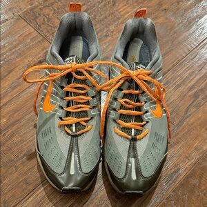 Nike Men's Athletic Shoes in Gray and Orange
